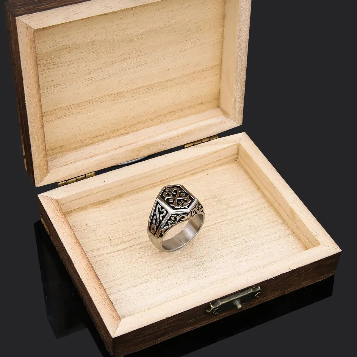 Gothic Pattern Ring