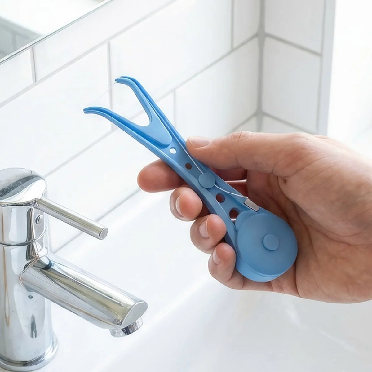 The reusable dental flosser